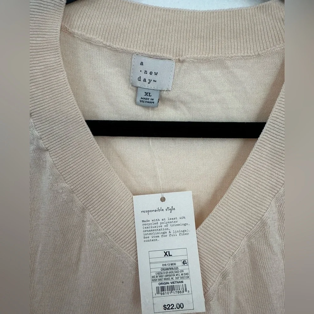 A New Day V-Neck Sweater, Size XL NWT